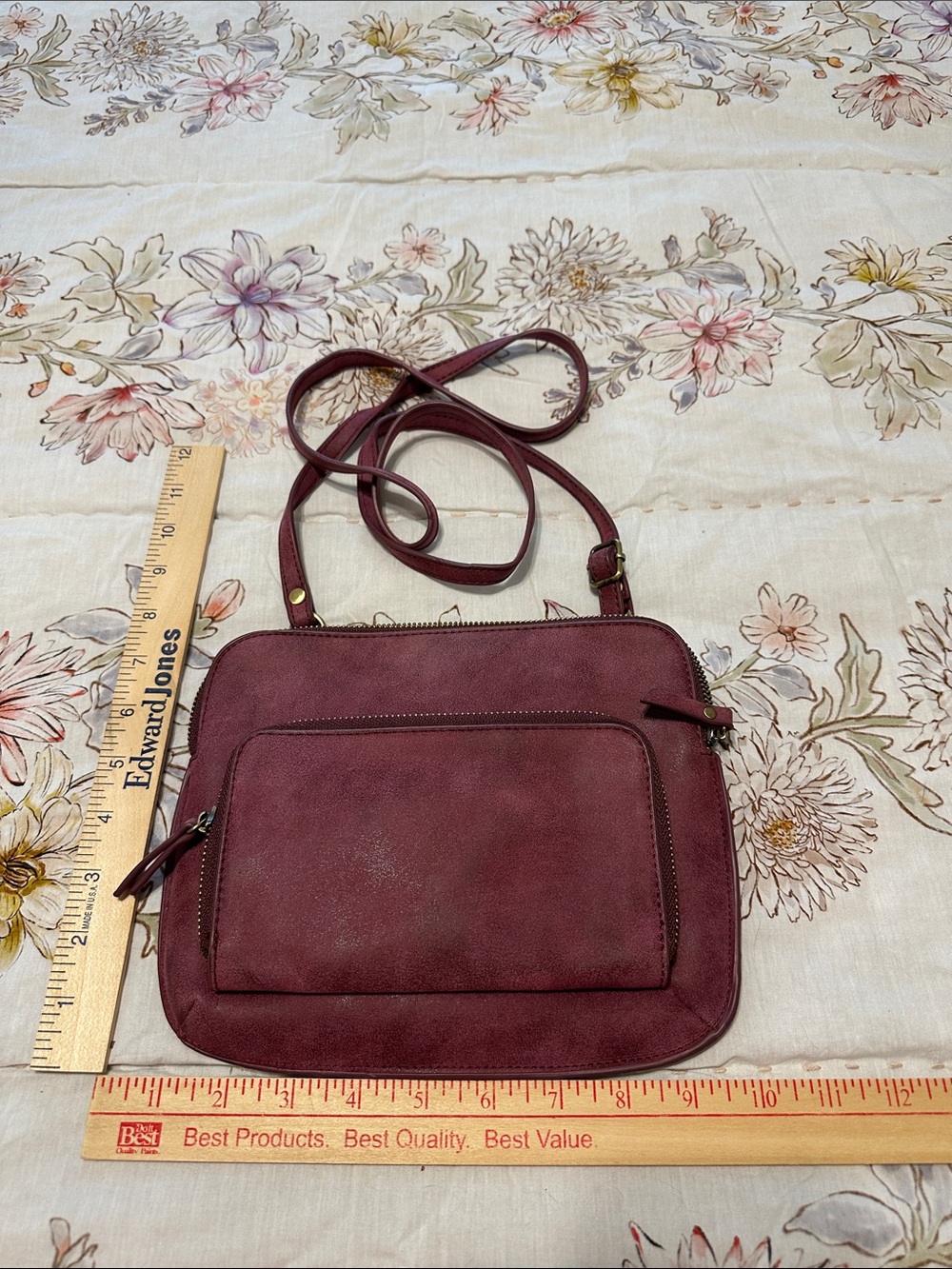 Women's Small Crossbody Bag in Burgundy - Unbranded